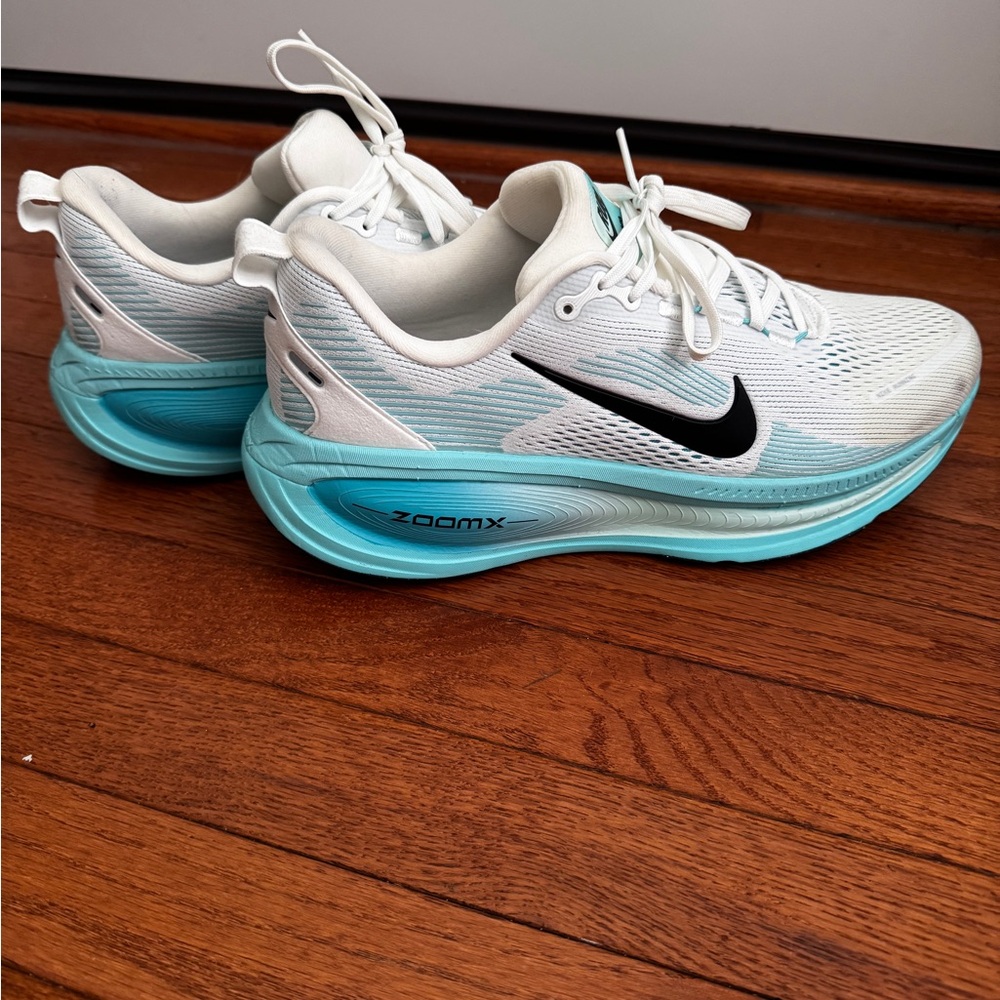 Nike ZOOMX White and Blue Athletic Shoes with Cushioned Sole Men’s Size 11